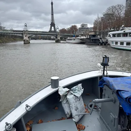 Båthotell Nanda Devi Clichy