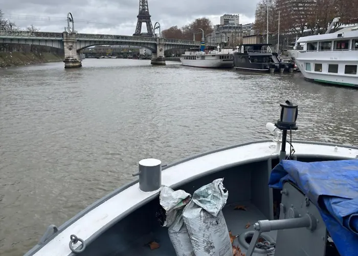 Hotel na wodzie Nanda Devi Clichy